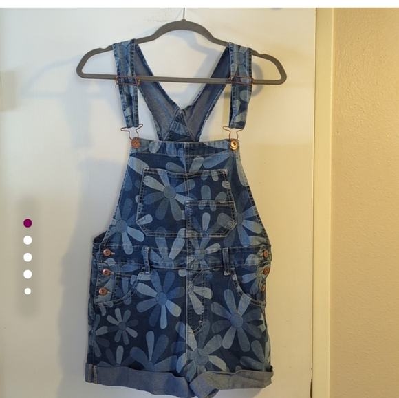 NoBo Daisy print medium weight denim short overalls - Picture 2 of 11